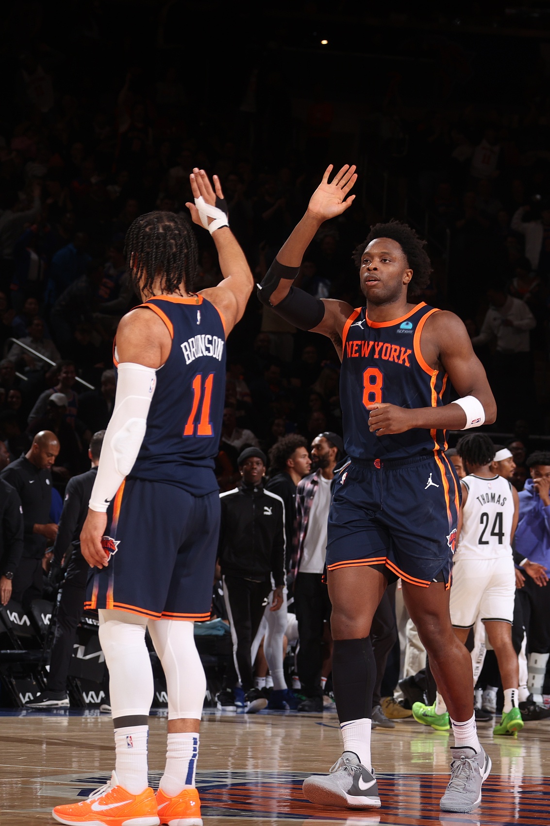 菲尼克斯太阳发布备战花絮；窗口期篮板制胜；荷甲任务艰巨；更衣室氛围转暖的简单介绍